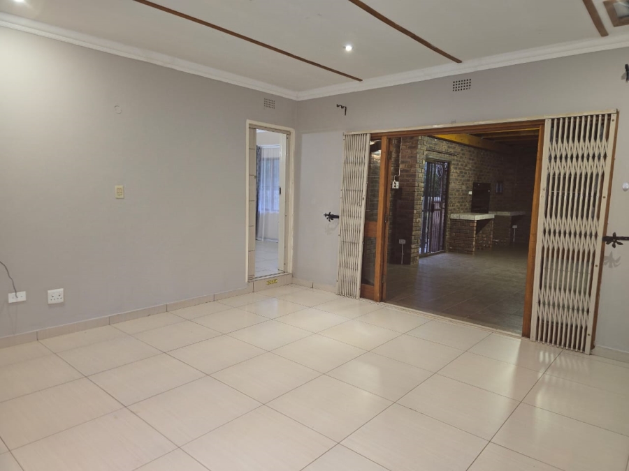 To Let 6 Bedroom Property for Rent in Kuruman Northern Cape